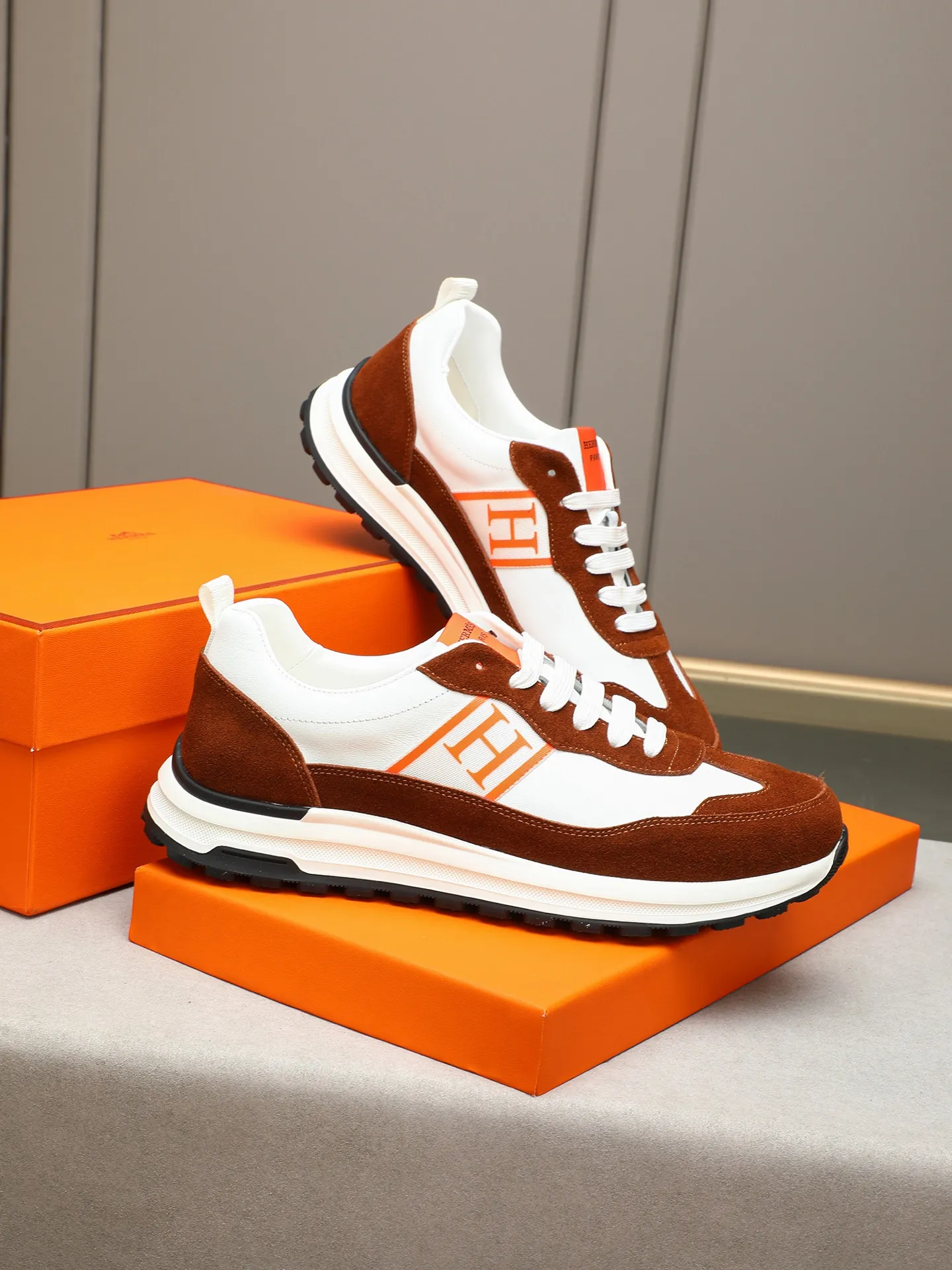 📛📛📛Men's shoes💰P420 (Hermes)🆕Men's color-blocked sneakers, with textured calfskin details. Spliced ​​with original cowhide, this shoe draws inspiration from the equestrian world, integrating technical details and practical functions. Breathable sheep lining, original combination outsole, high-end quality, and every detail is perfectly combined! Size: 38-44 (45 can be customized)